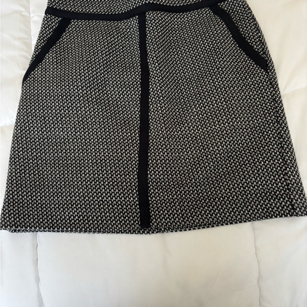 Chic Black and White Patterned Skirt